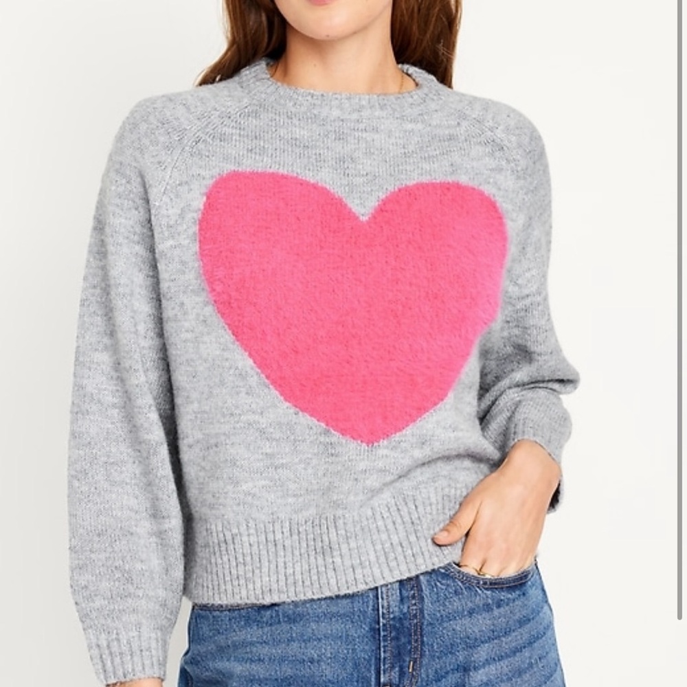 Cropped Crew-Neck Sweater with Pink Heart 🩷